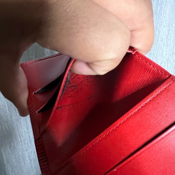 Louis Vuttion Epi Compact wallet - Picture 10 of 12